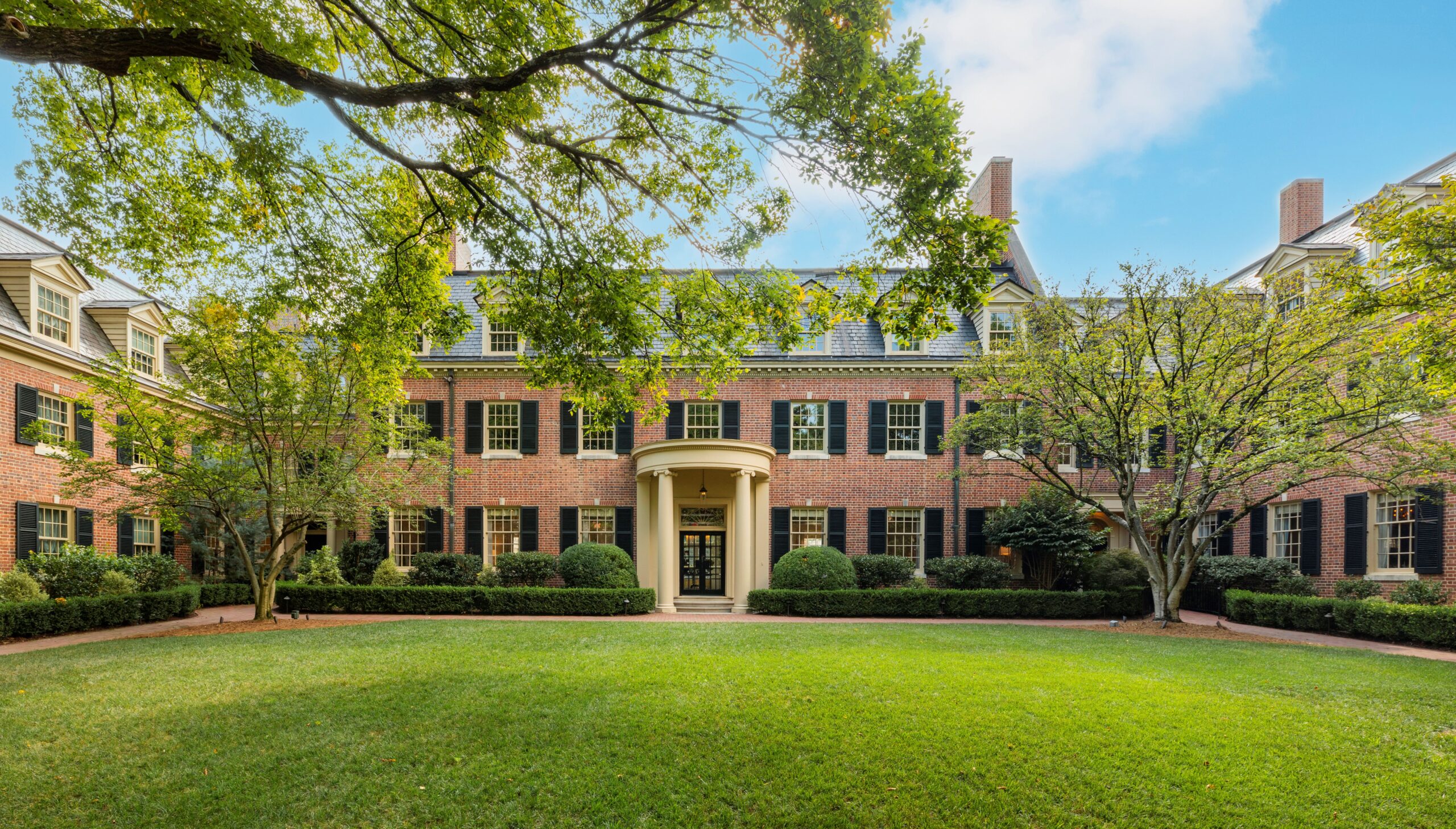 The Carolina Inn at UNC - New Students and Family Programs